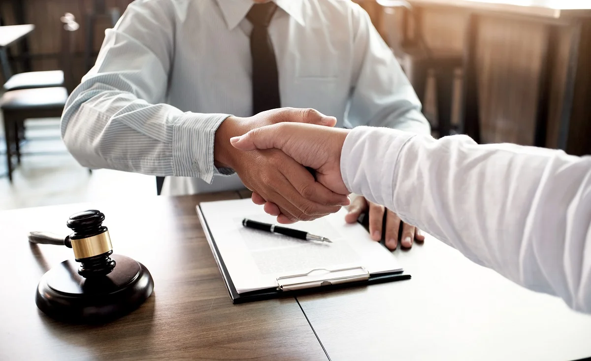 Divorce lawyer: What they do and how to choose one
